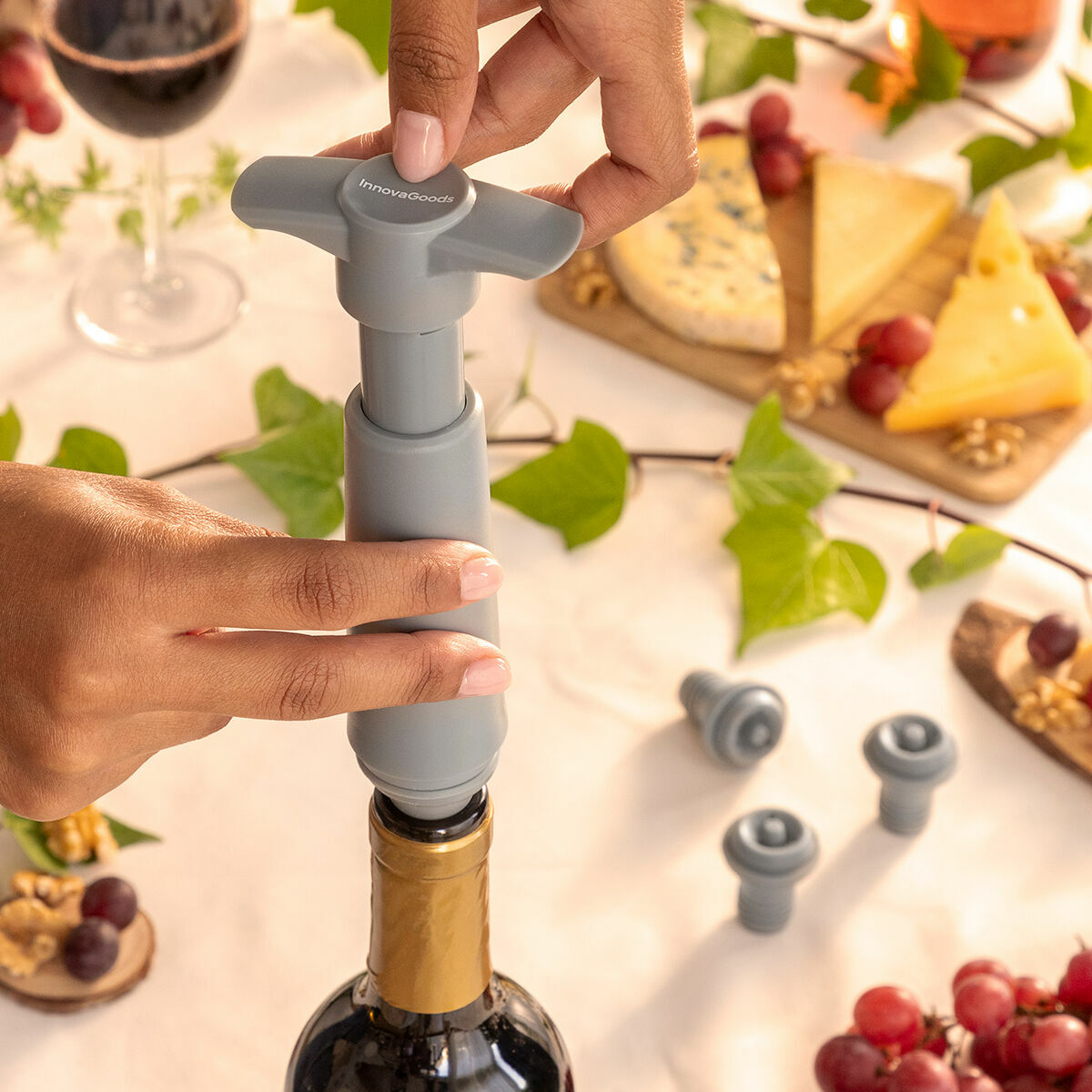 Bomba de Vácuo e Tampas para Vinho Winuum InnovaGoods (4 tampões) - EcoNest