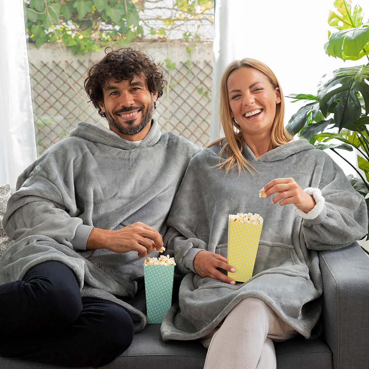 Cobertor com Mangas e Capuz Oversized com Forro Polar Swug InnovaGoods - EcoNest