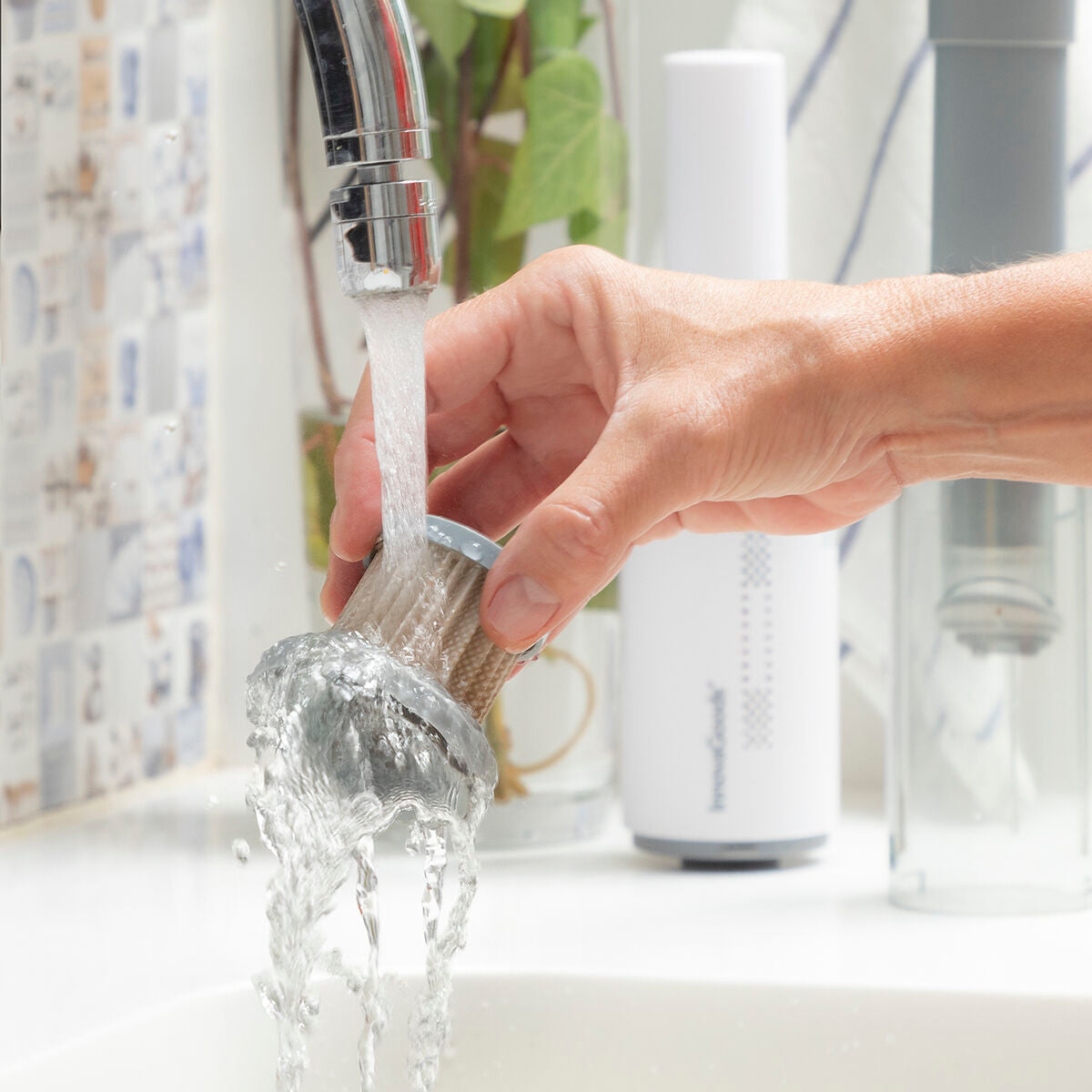 Aspirador de Mão Recarregável com 3 Acessórios Hancuum InnovaGoods - EcoNest